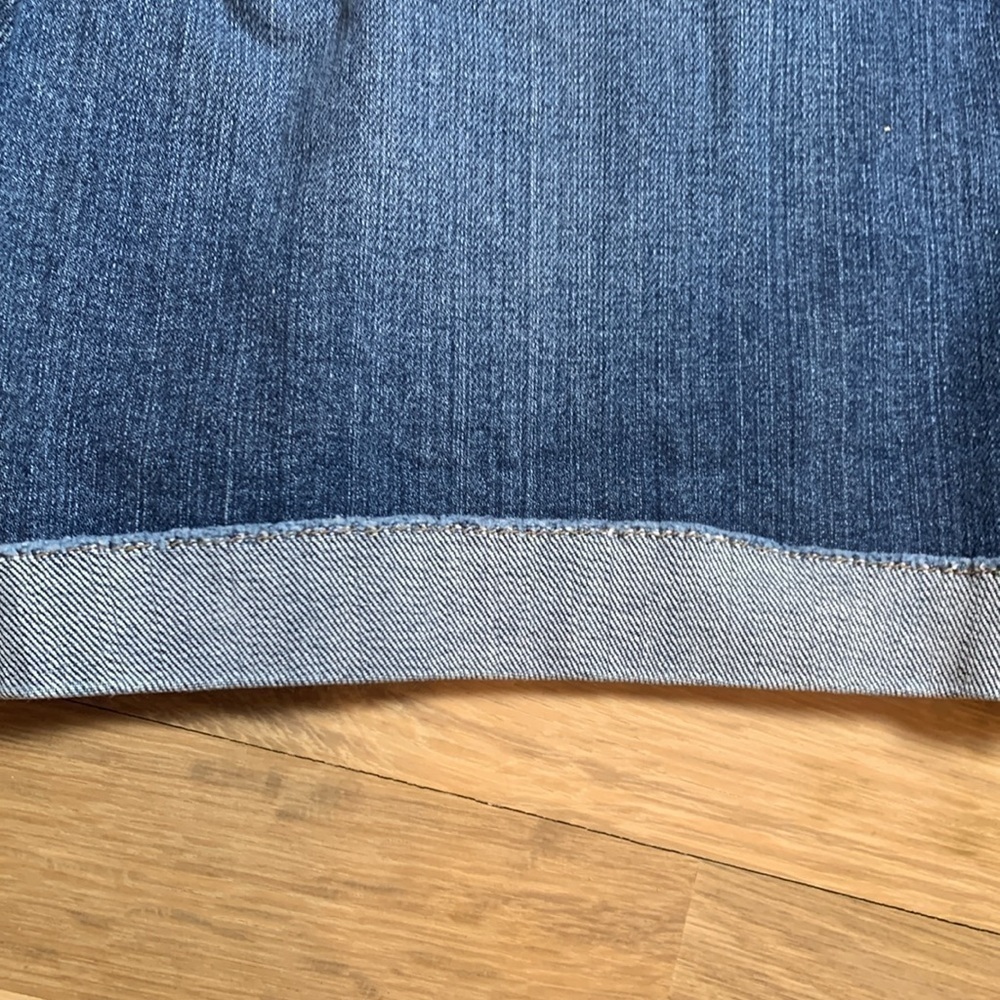 LOFT Distressed Boyfriend Medium Wash Cuffed Denim Jean Shorts Women’s 4 - Picture 15 of 15
